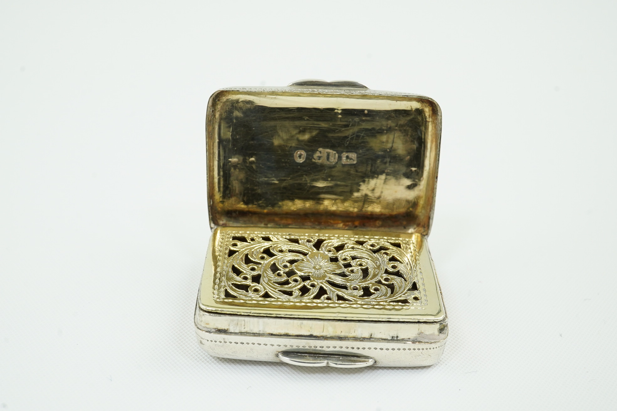 An early Victorian silver rectangular vinaigrette, by George Unite